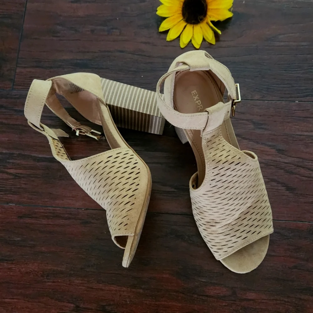 Express Beige Women's Sandals Express High Heels Womens 9 Open Toe Ankle Buckle